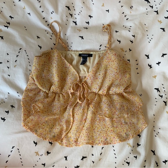 Forever 21 Tops - FOREVER 21 summer crop top size small (US and UK) adjustable straps.